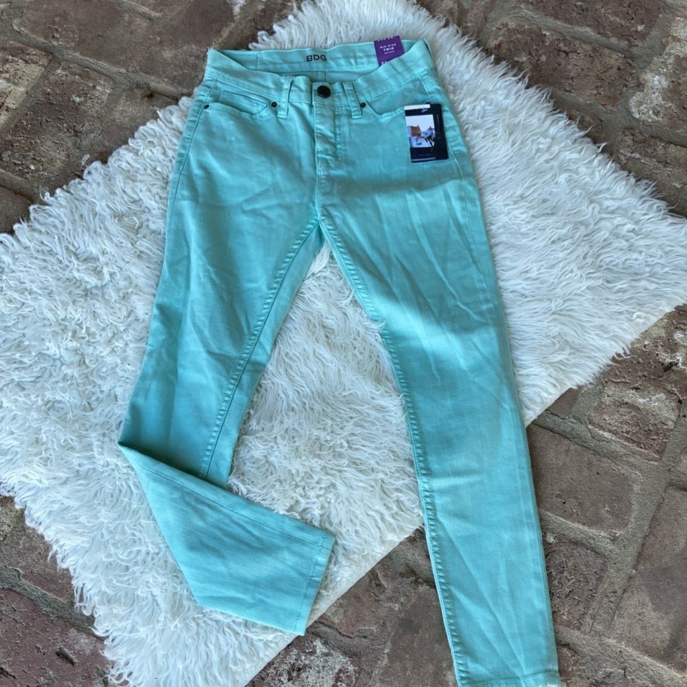 New BDG  American Eagle Outfitters Mid Rise Twig Grazer Size 25